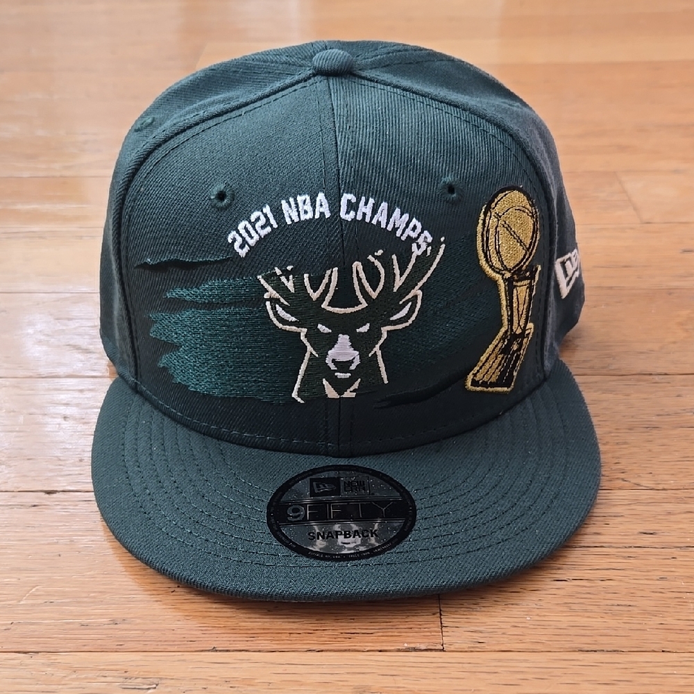 LAST ONE NE Milwaukee Bucks 2021 NBA Champs Tear 9FIFTY Snapback Hat